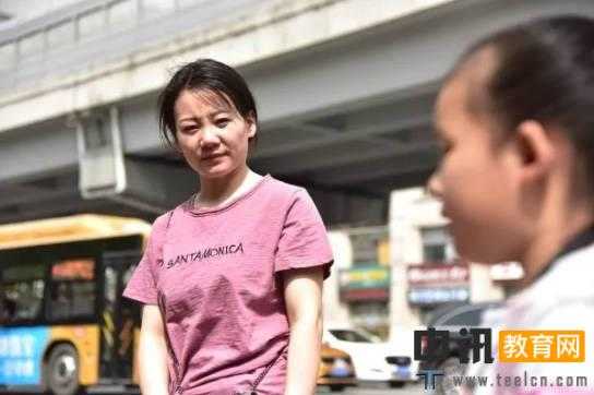 这个妈妈“良苦用心” 让11岁盲女独自上学