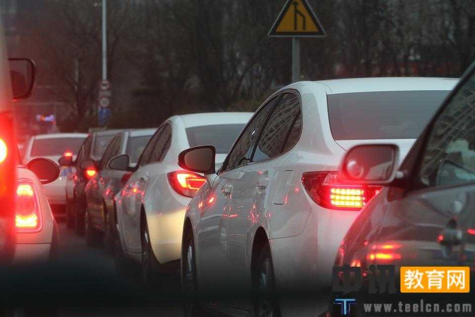 娄底交警发布“五一”出行指南 教你如何避堵