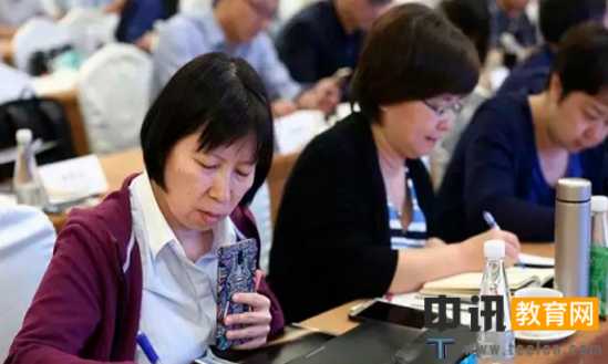 优秀财务员工颁奖词多篇